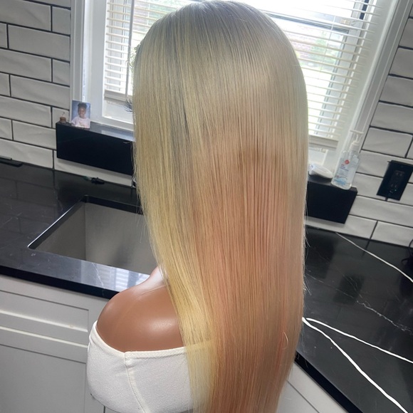 Human Hair Lace Front Wig - 26” in length: Russian hair - Picture 5 of 6